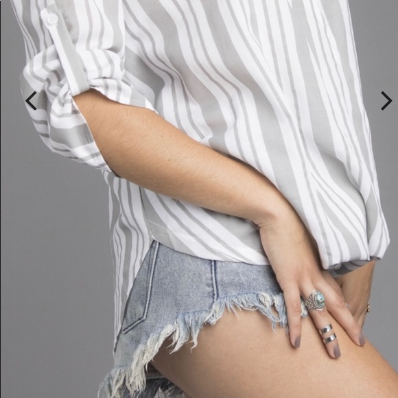 Loose Fit Stripped Blouse - Picture 4 of 4